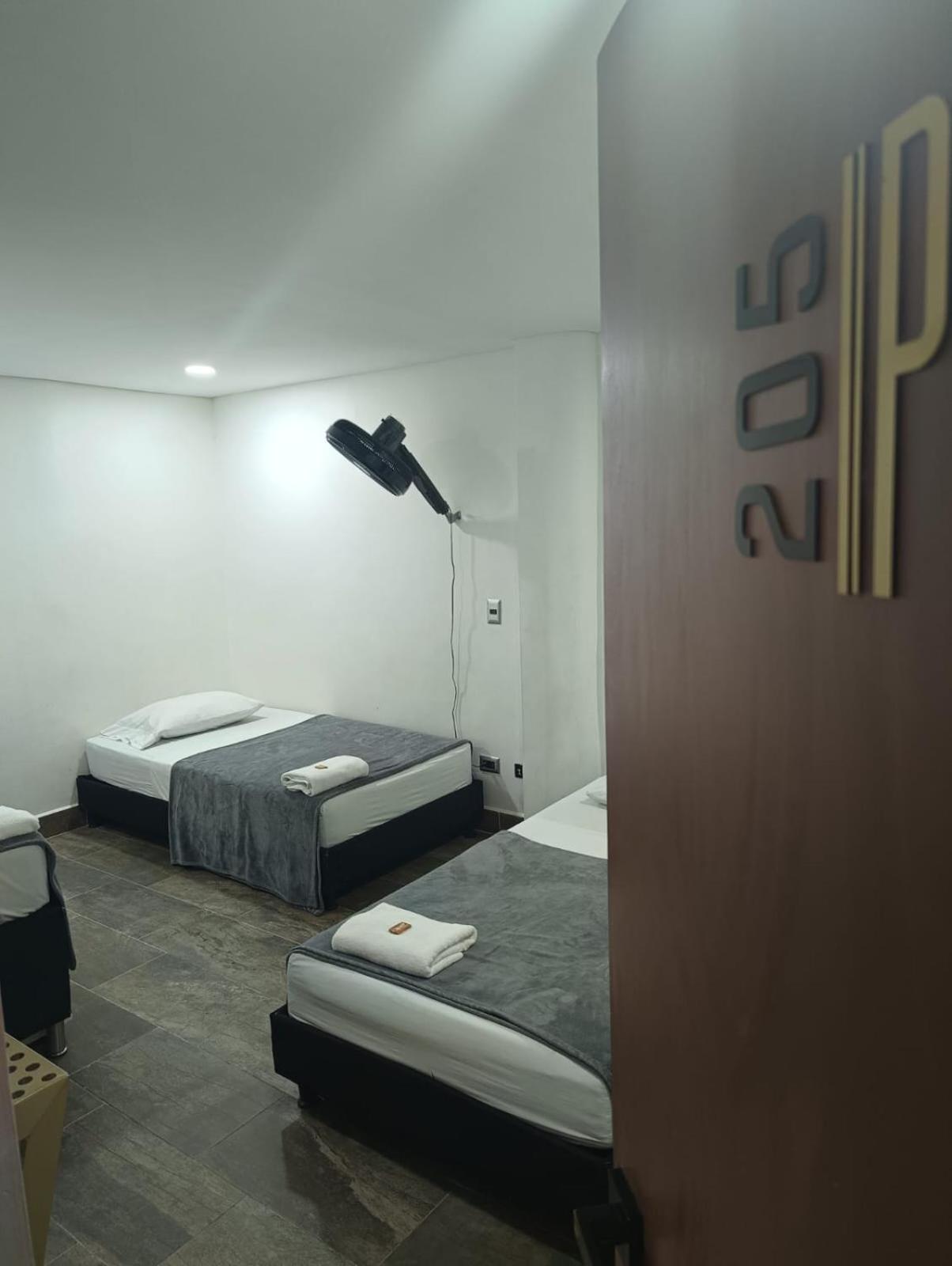 Hotel Prestige Меделин Екстериор снимка